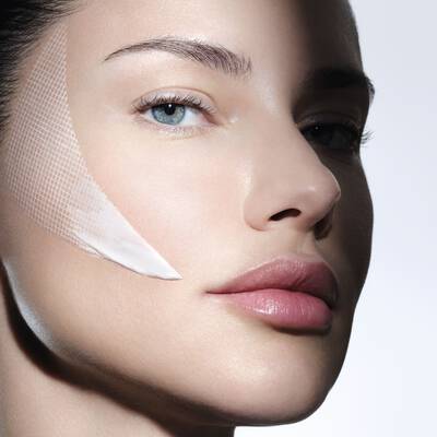 Restorative bandage technology of Helena Rubinstein Replasty Age Recovery Day on glycated skin.