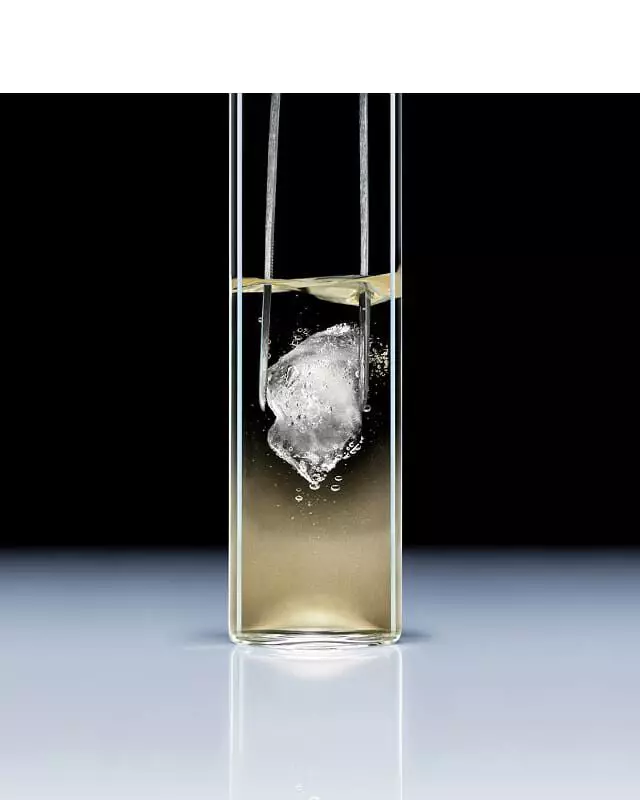 Escin: A natural ingredient known to help with contour de-puffing
